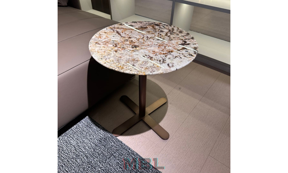 Corner table