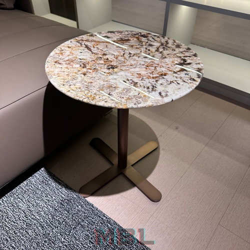 Corner table