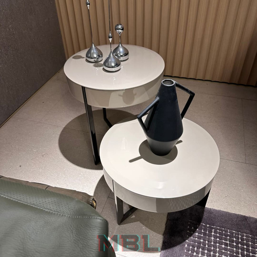 Corner table