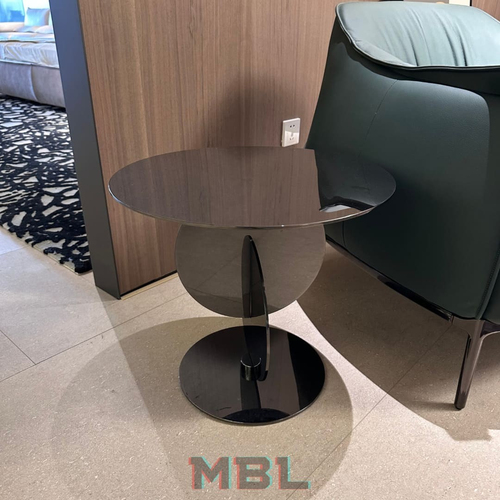 Corner table