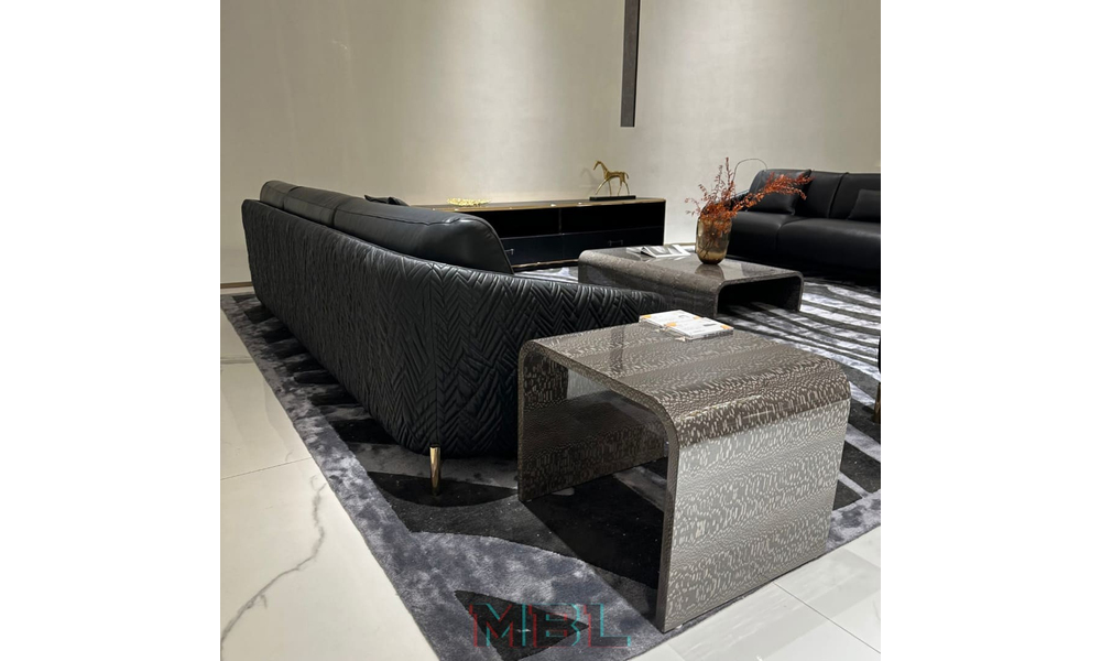 Corner table