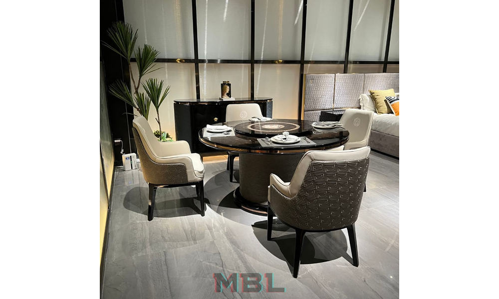 Dining table Versace 1500x790