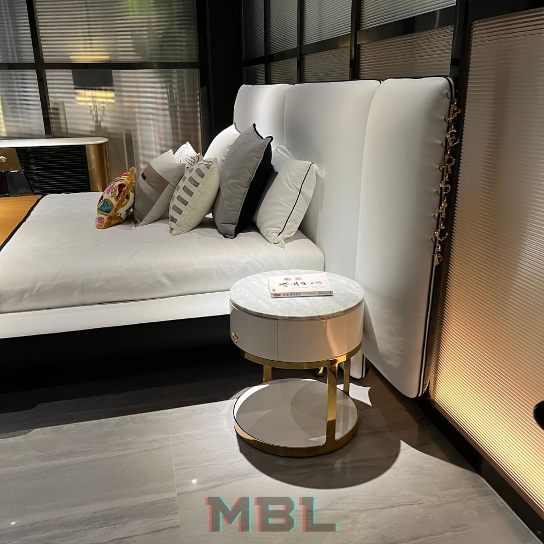 Bedside table Versace 500x545 в интерьере