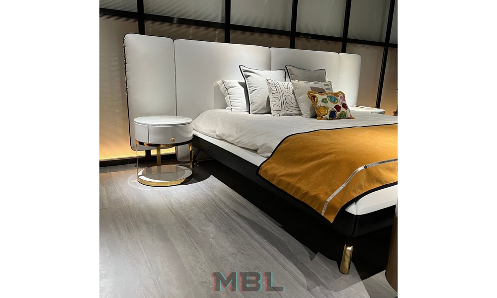 Bedside table Versace 500x545