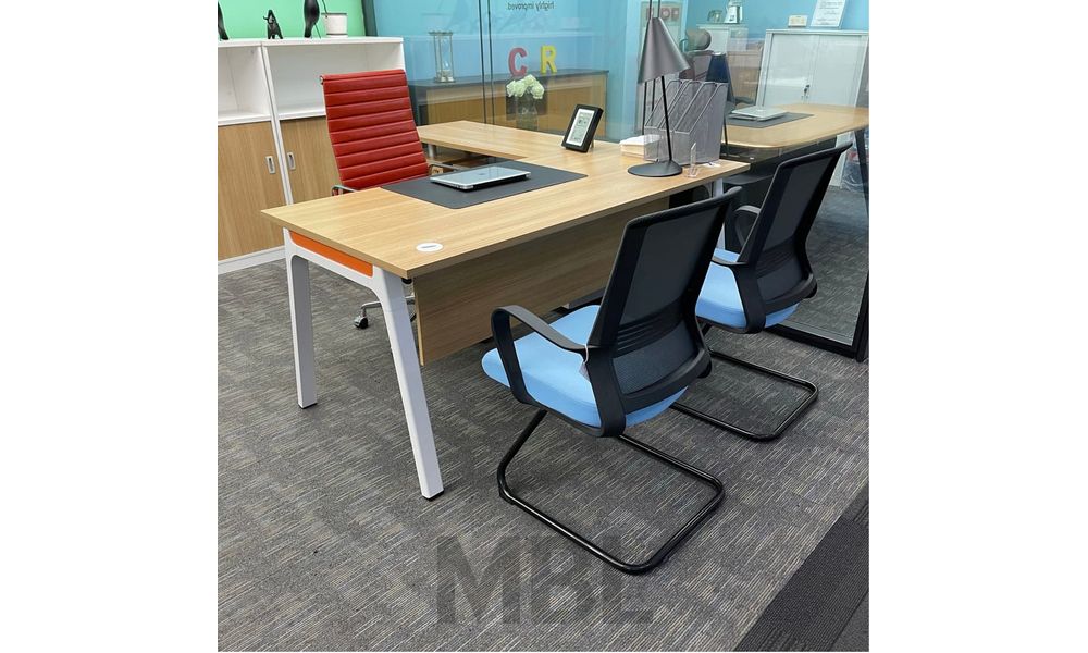 Office table 1800x1900