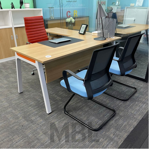 Office table 1800x1900
