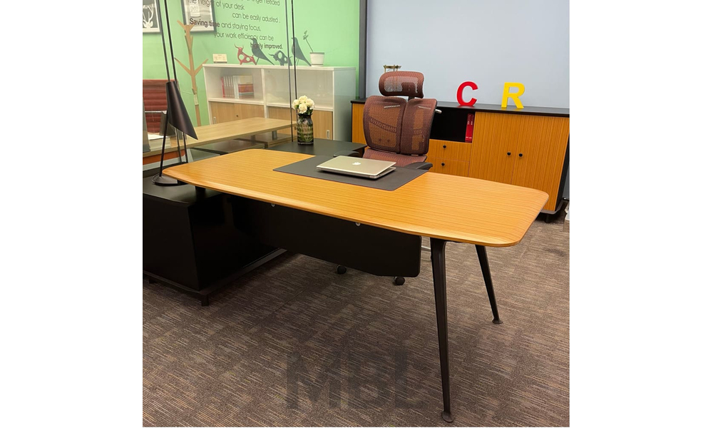 Writing table
