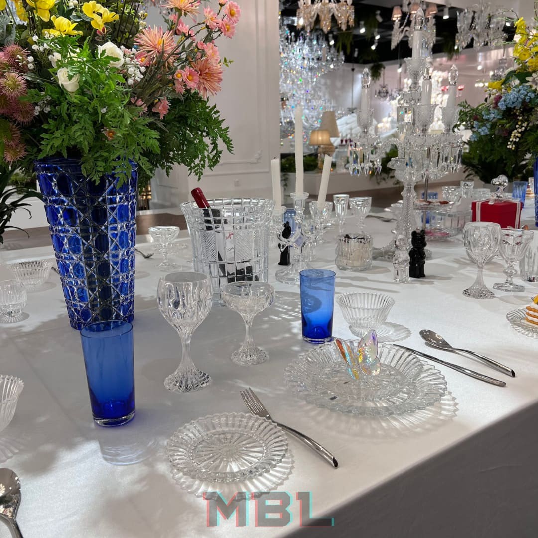 Set of dishes в интерьере