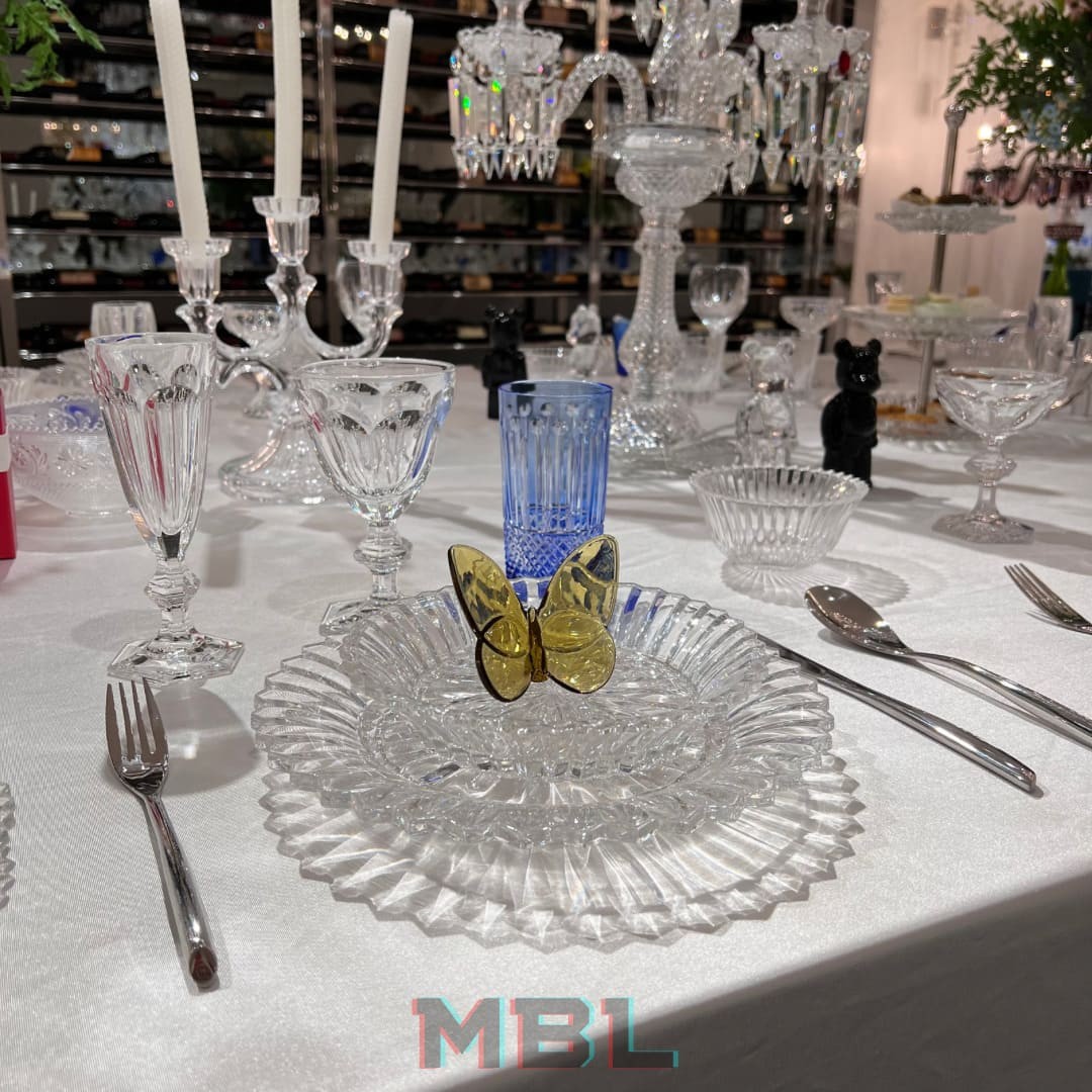 Set of dishes в интерьере