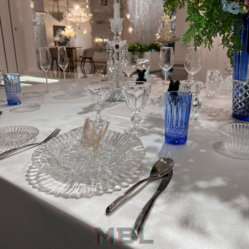 Set of dishes