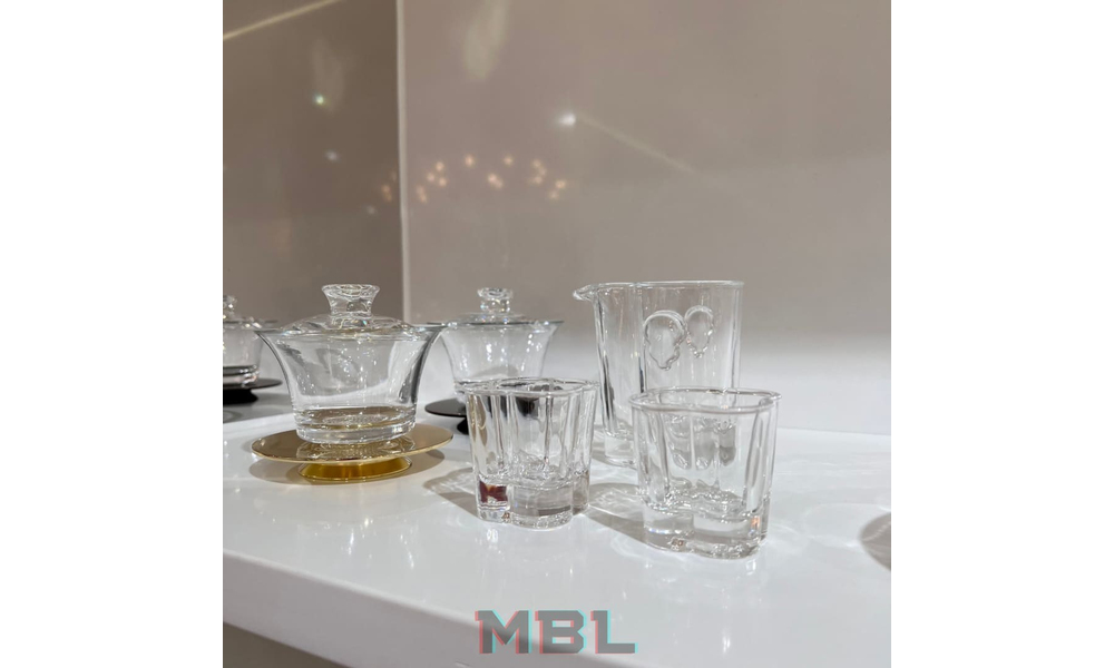 Set of dishes