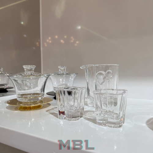 Set of dishes