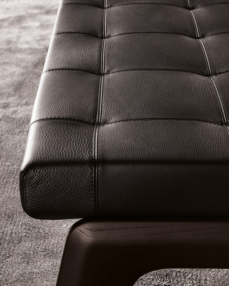 Bench Minotti, natural wood в интерьере