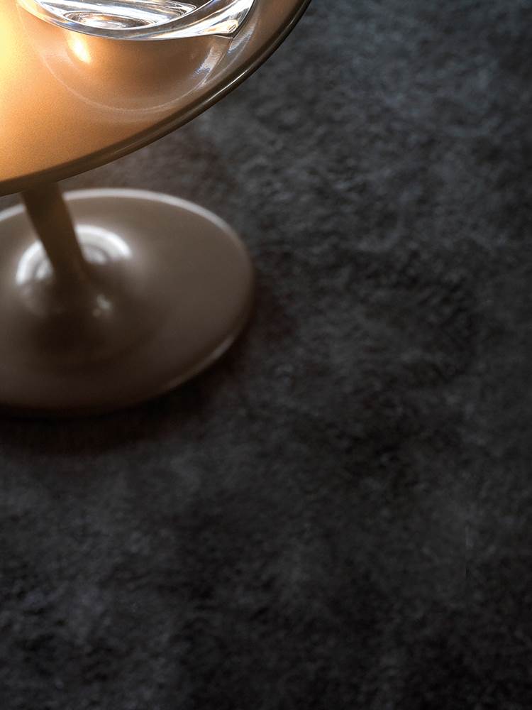 Corner table Minotti Taiko в интерьере