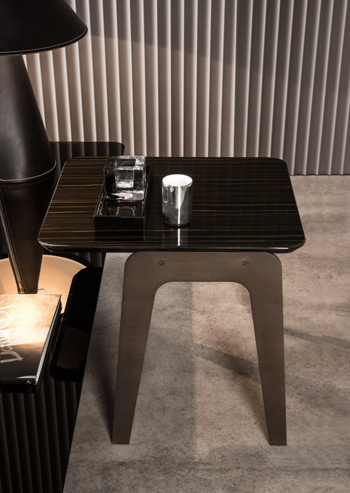 Corner table Minotti Kirk Jut Out Top в интерьере