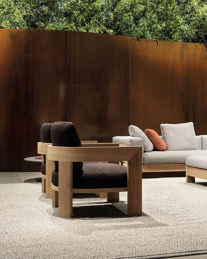 Outdoor armchair Minotti Warhol Iroko Nature в интерьере