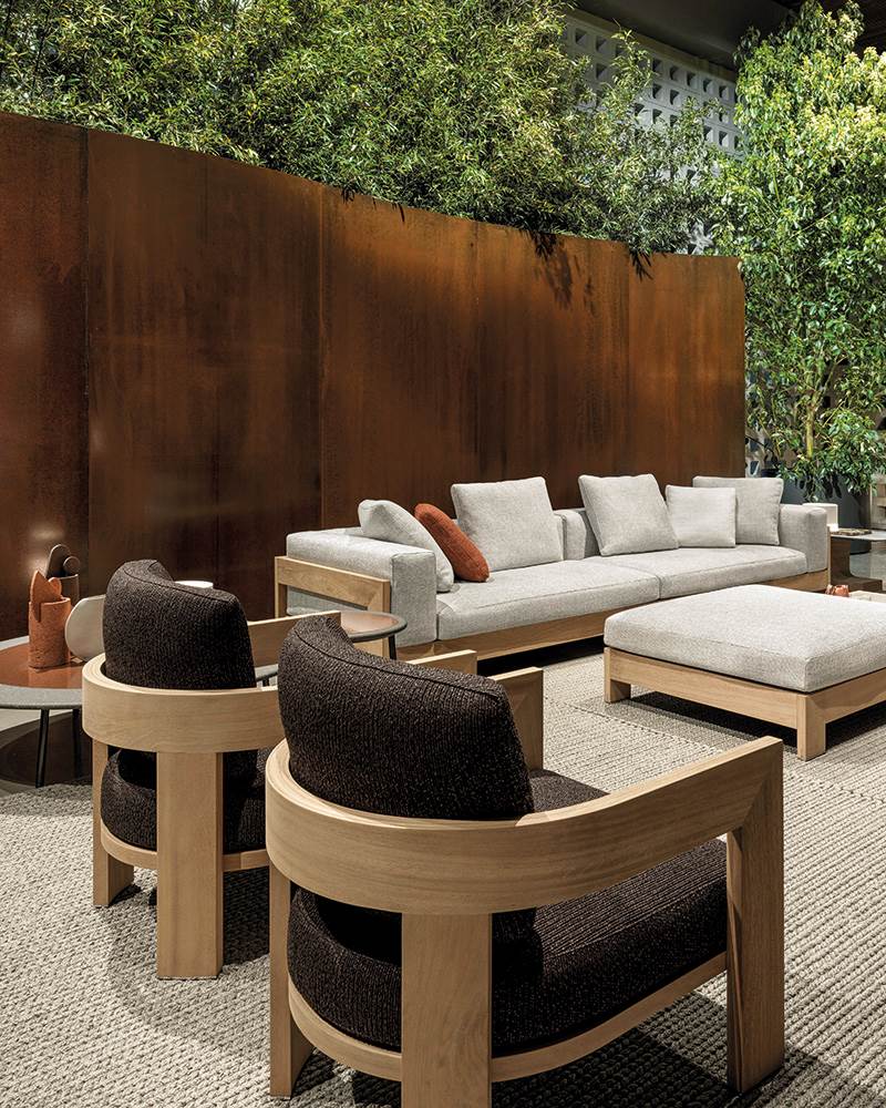 Outdoor armchair Minotti Warhol Iroko Nature в интерьере
