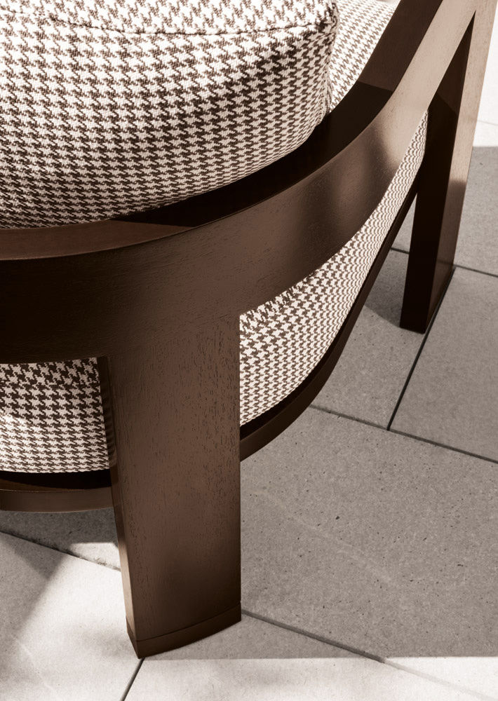 Outdoor armchair Minotti Warhol Dark Brown в интерьере