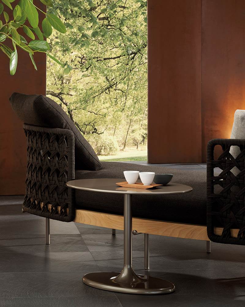 Уличный angular столик Minotti Taiko в интерьере