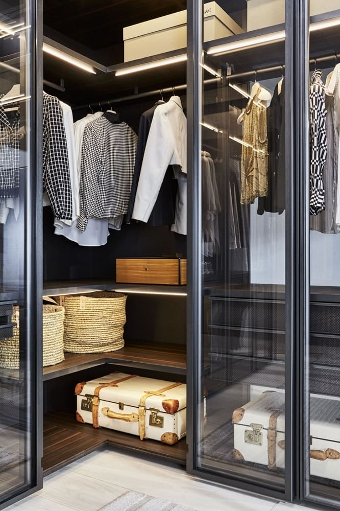 Walk-in closet Molteni Gliss Master-Glass в интерьере