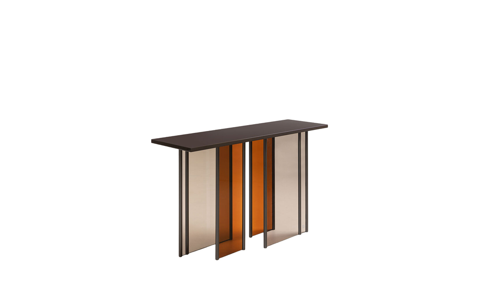 Console Fendi Blurred