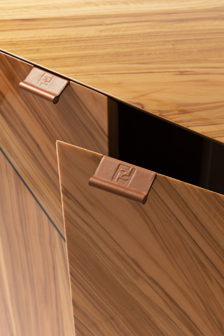 Dresser Fendi Selbit в интерьере