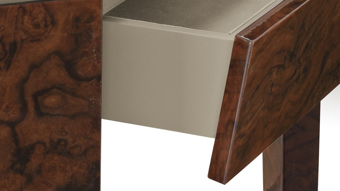Nightstand Bentley Saxon в интерьере