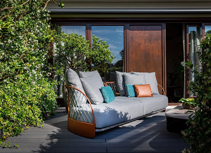Outdoor sofa Bentley Solstice, natural wood в интерьере