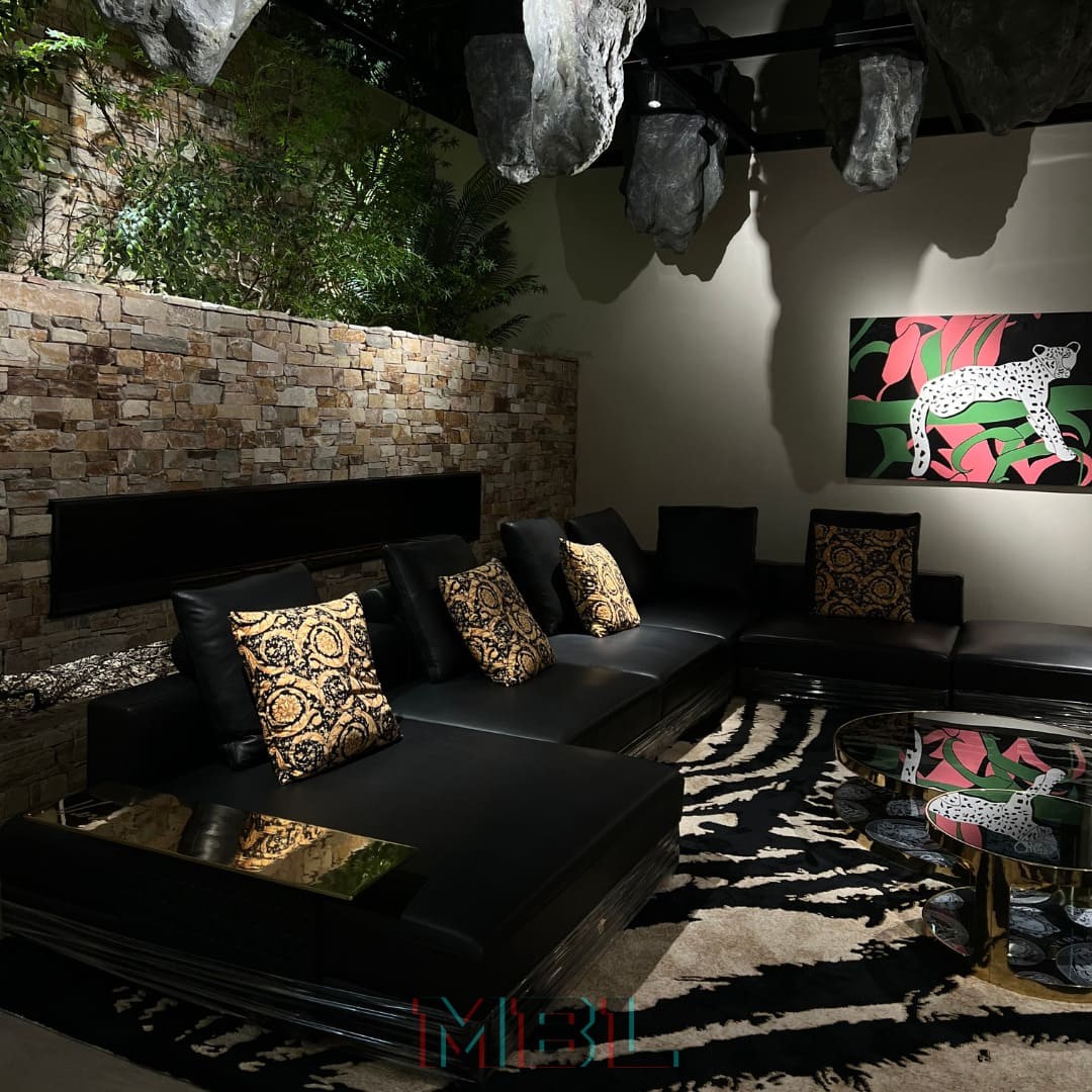 Sofa Versace, black в интерьере