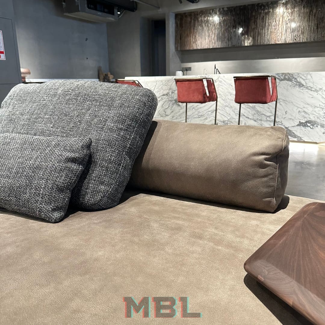 Sofa Henge 5100х1900(1300)х66 в интерьере