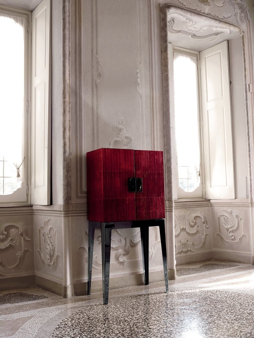 Longhi Lady Wine Cabinet в интерьере