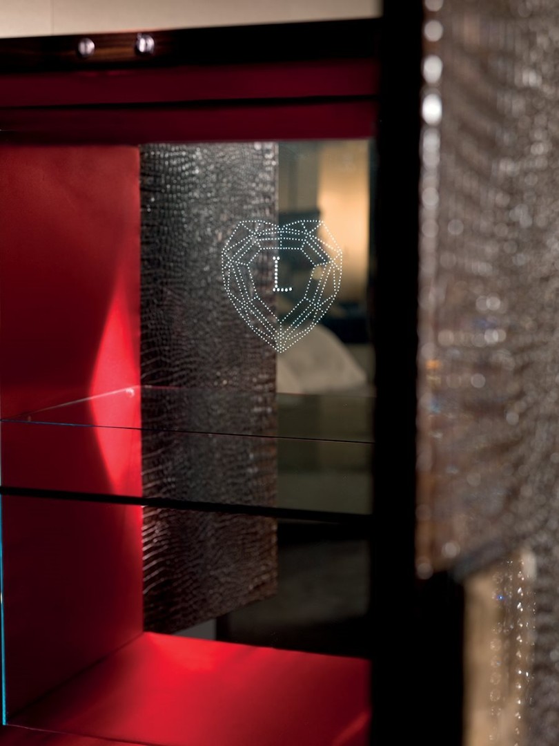 Longhi Lady Wine Cabinet в интерьере
