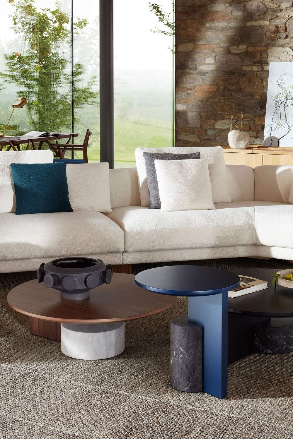 Cassina 557 Sengu Corner Table в интерьере