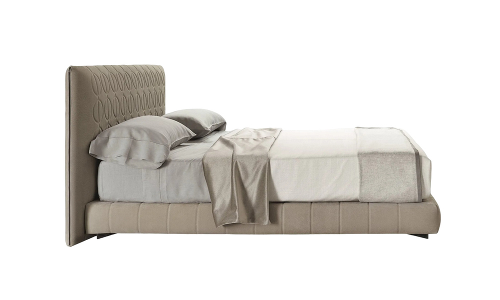 Minotti Curtis Bed