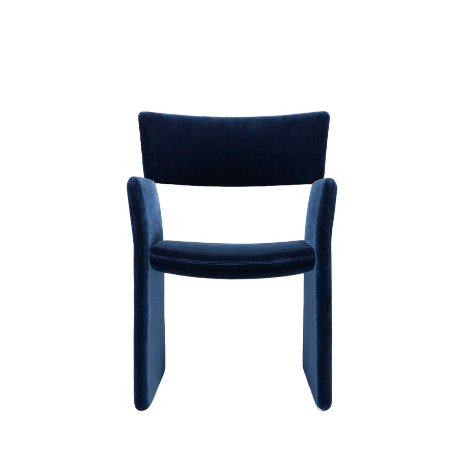 Massproductions Crown armchair в интерьере