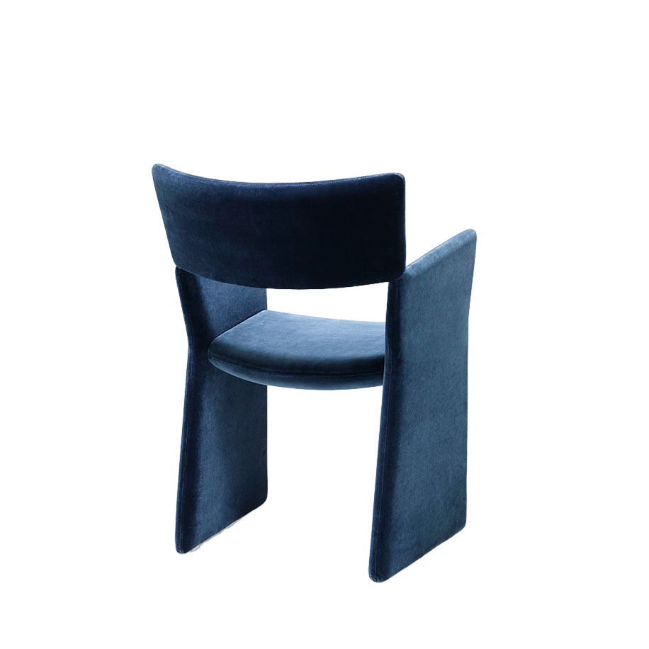 Massproductions Crown armchair в интерьере