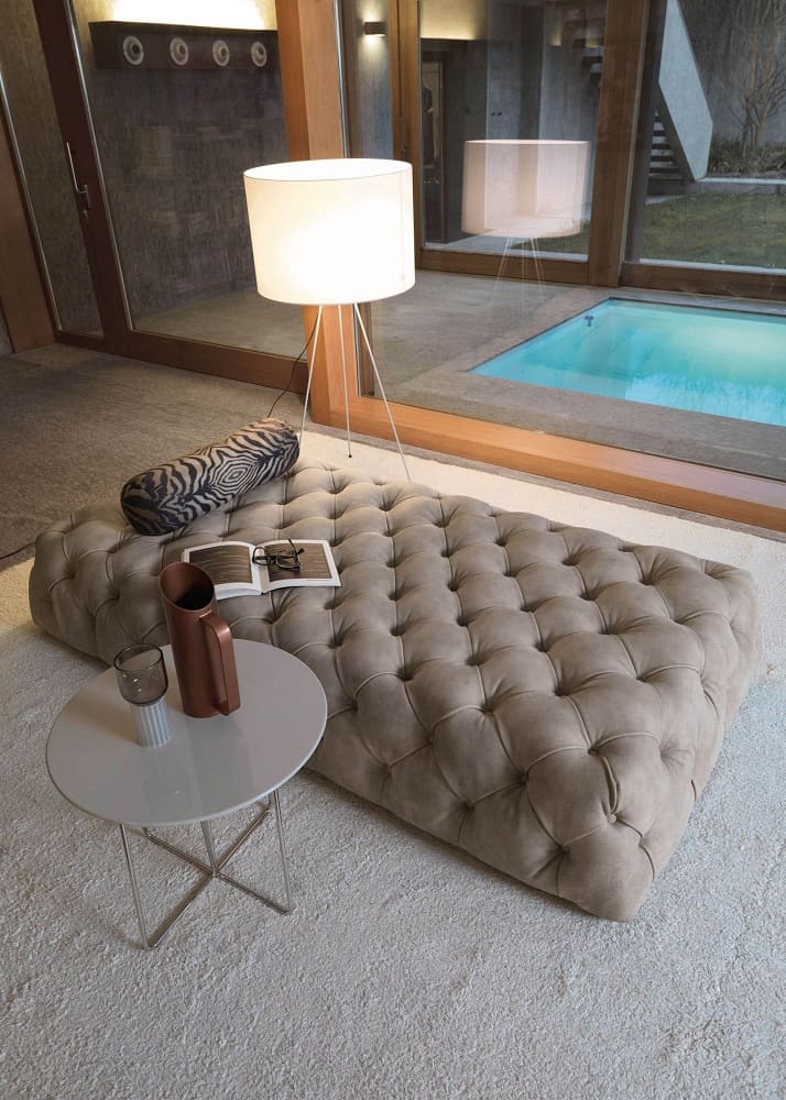 Desiree Rolling Couch в интерьере