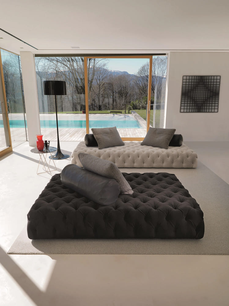 Desiree Rolling Couch в интерьере