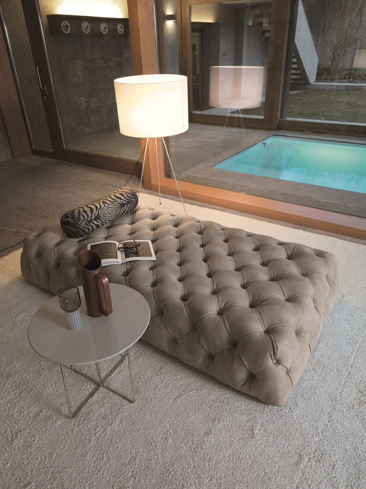 Desiree Rolling Couch в интерьере
