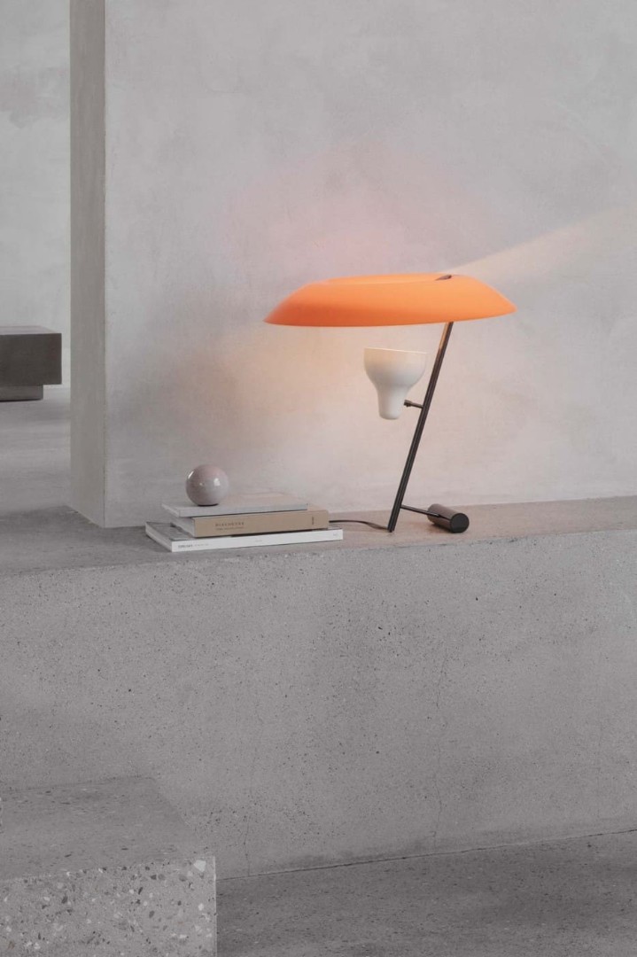 ASTEP Model 548 Table Lamp в интерьере