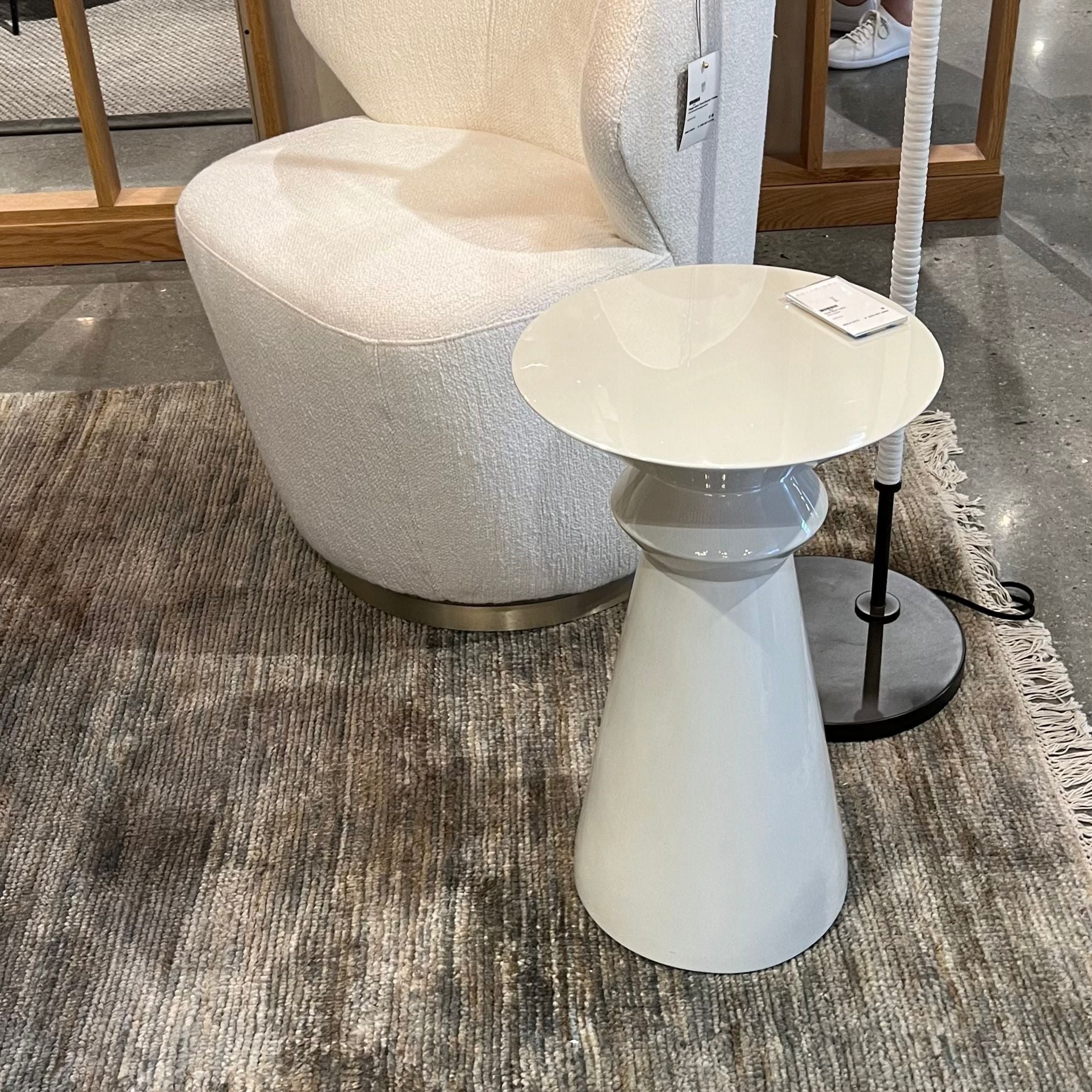 Arteriors Home Vlad Corner Table в интерьере