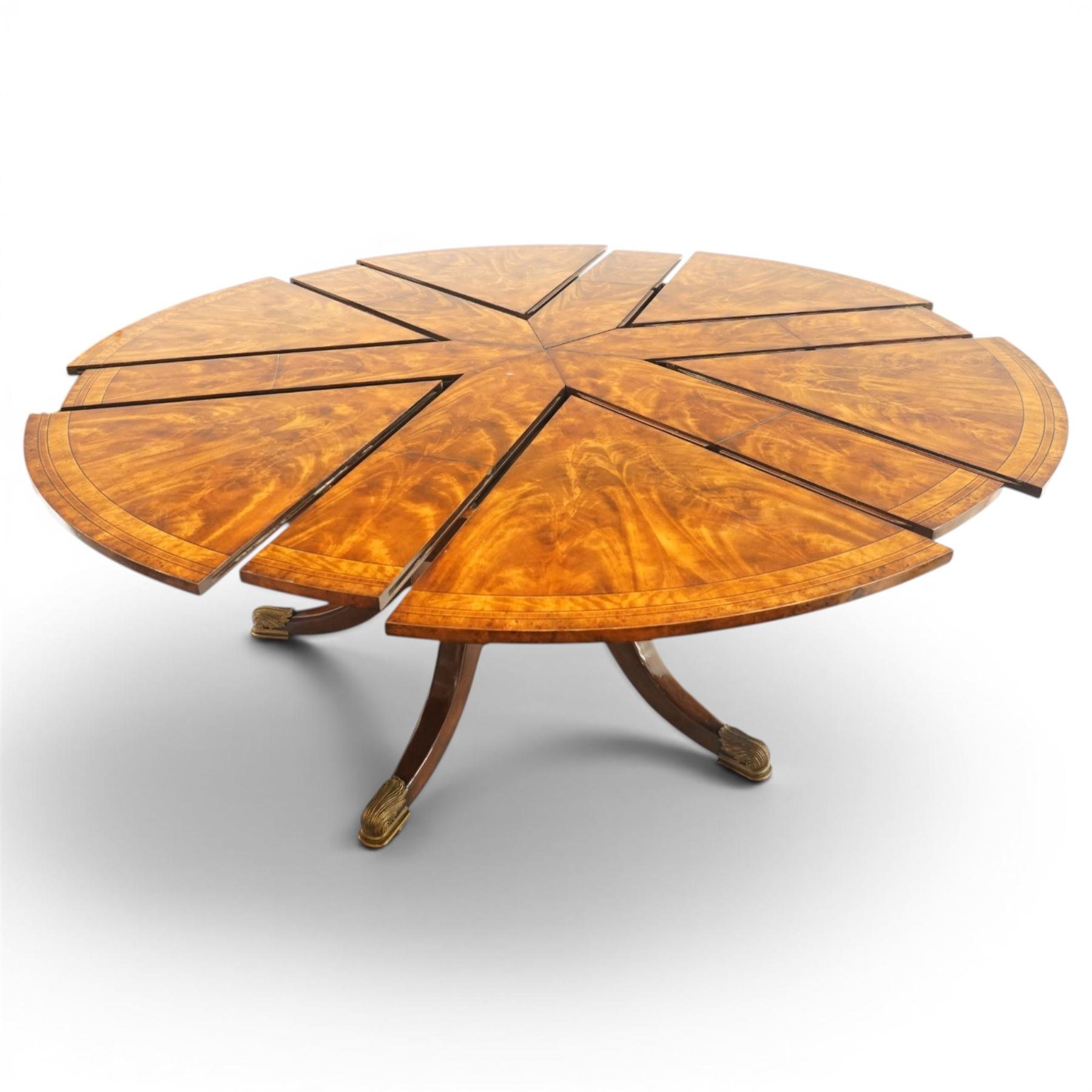 Theodore Alexander Althorp Jupe Dining Table в интерьере